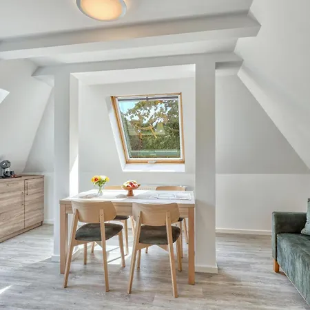 3 Bedroom Beautiful In Appartamento Altenkirchen (Mecklenburg-Vorpommern)