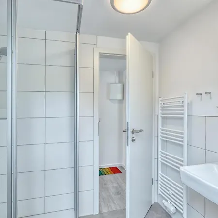 Appartamento 3 Bedroom Beautiful In Altenkirchen (Mecklenburg-Vorpommern)