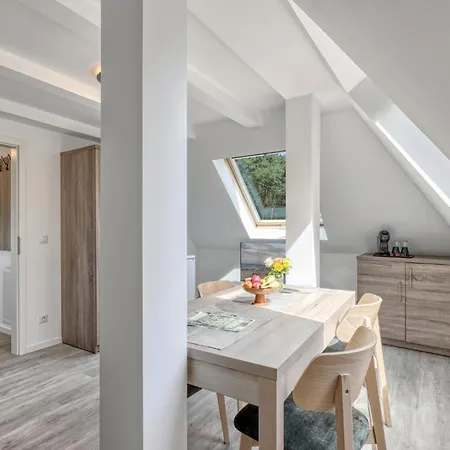 3 Bedroom Beautiful In Appartamento