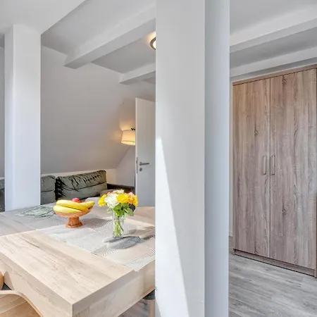 3 Bedroom Beautiful In Appartamento Altenkirchen (Mecklenburg-Vorpommern)