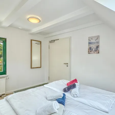 Appartamento 3 Bedroom Beautiful In Altenkirchen (Mecklenburg-Vorpommern)