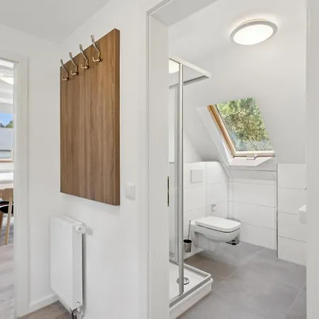 Appartamento 3 Bedroom Beautiful In Altenkirchen (Mecklenburg-Vorpommern)